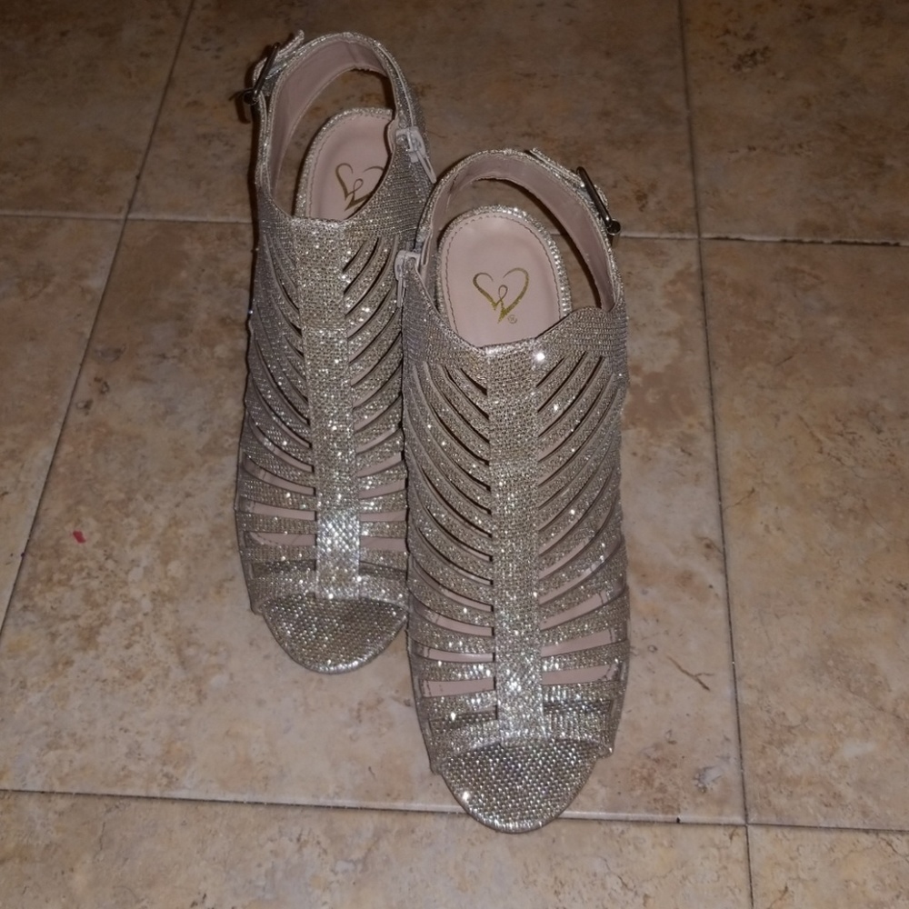 Sparkley Gold Party Heals